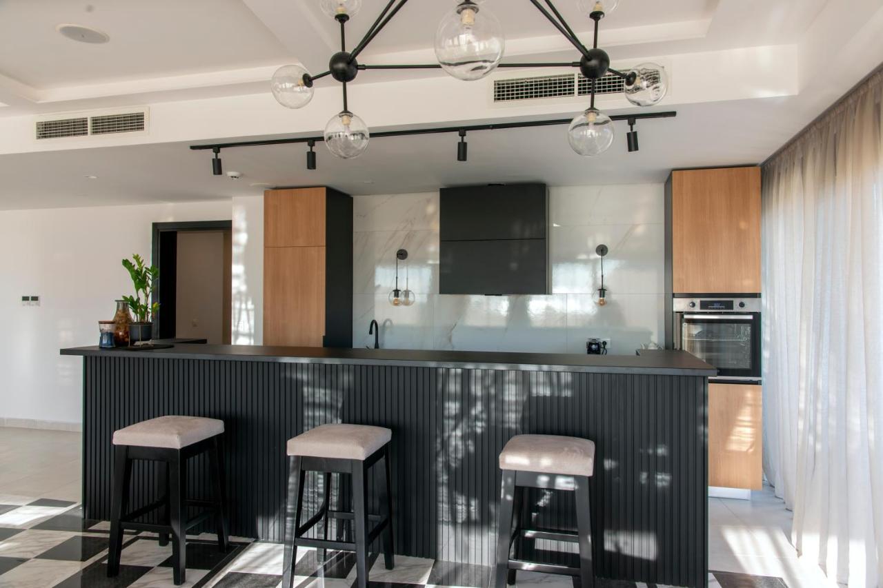 Soho Suites Bar Exterior photo